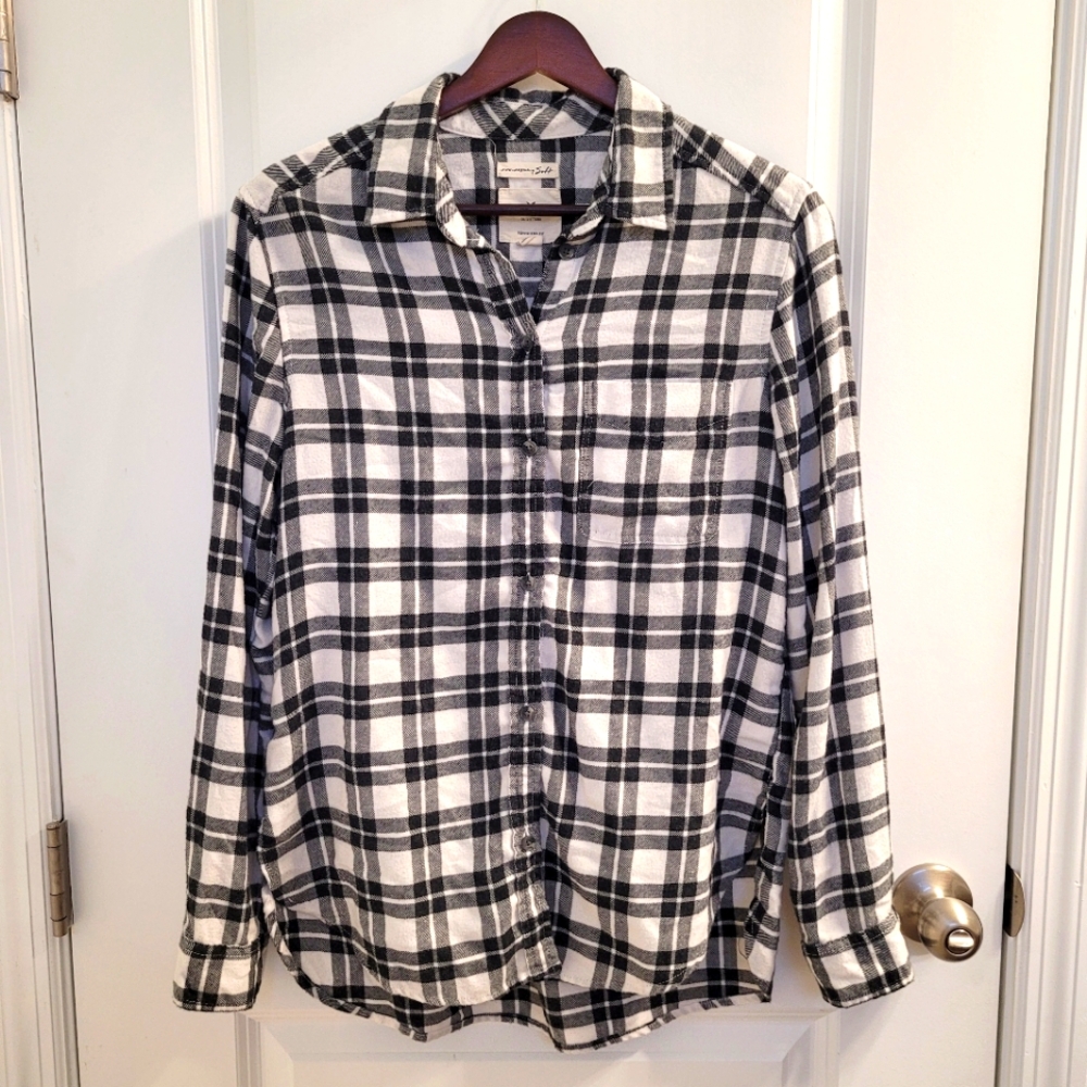 American Eagle Amazingly Soft Button Up Plaid Black and White Shirt Small